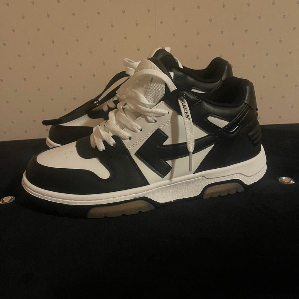 Off-White Black and White Men's Sneakers US 11